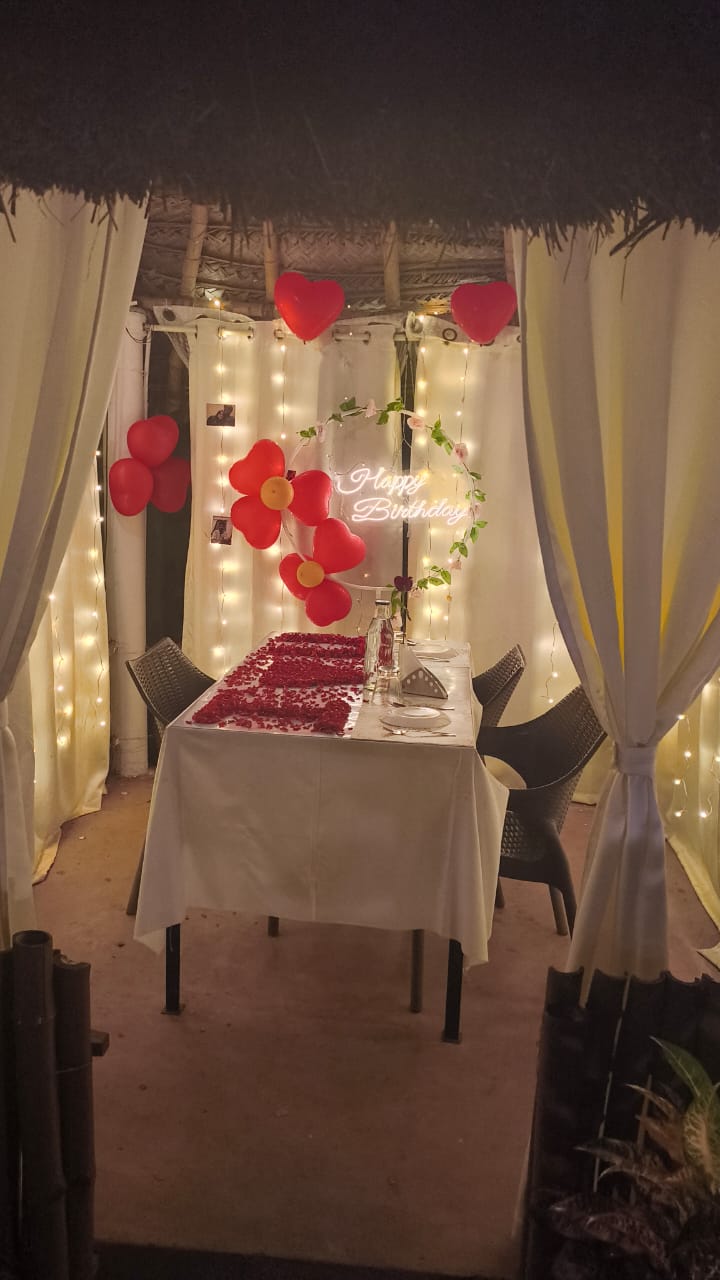 Decor in cafe- Book Now